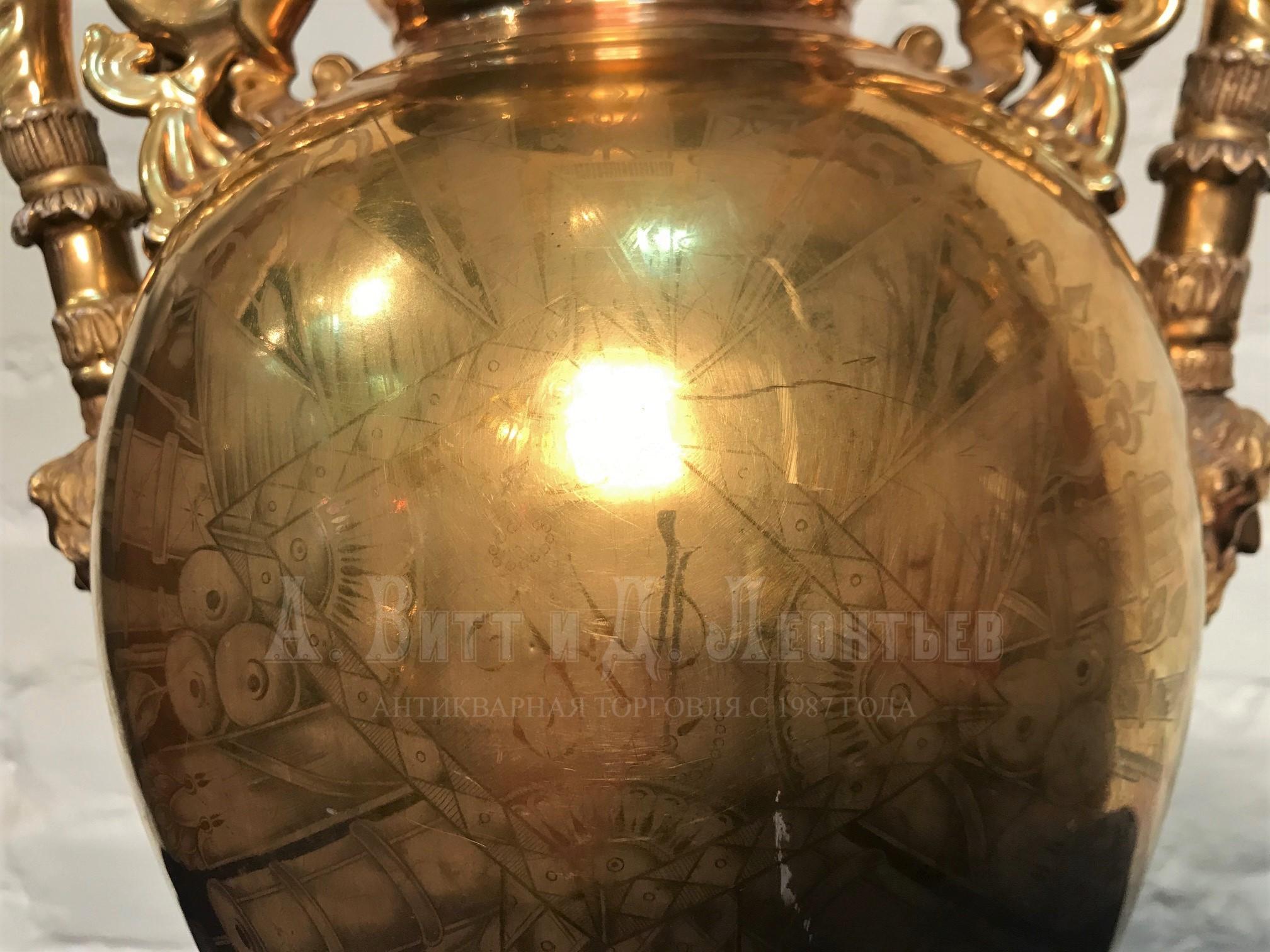 Большая фарфоровая ваза с цветами завод купца Батенина
